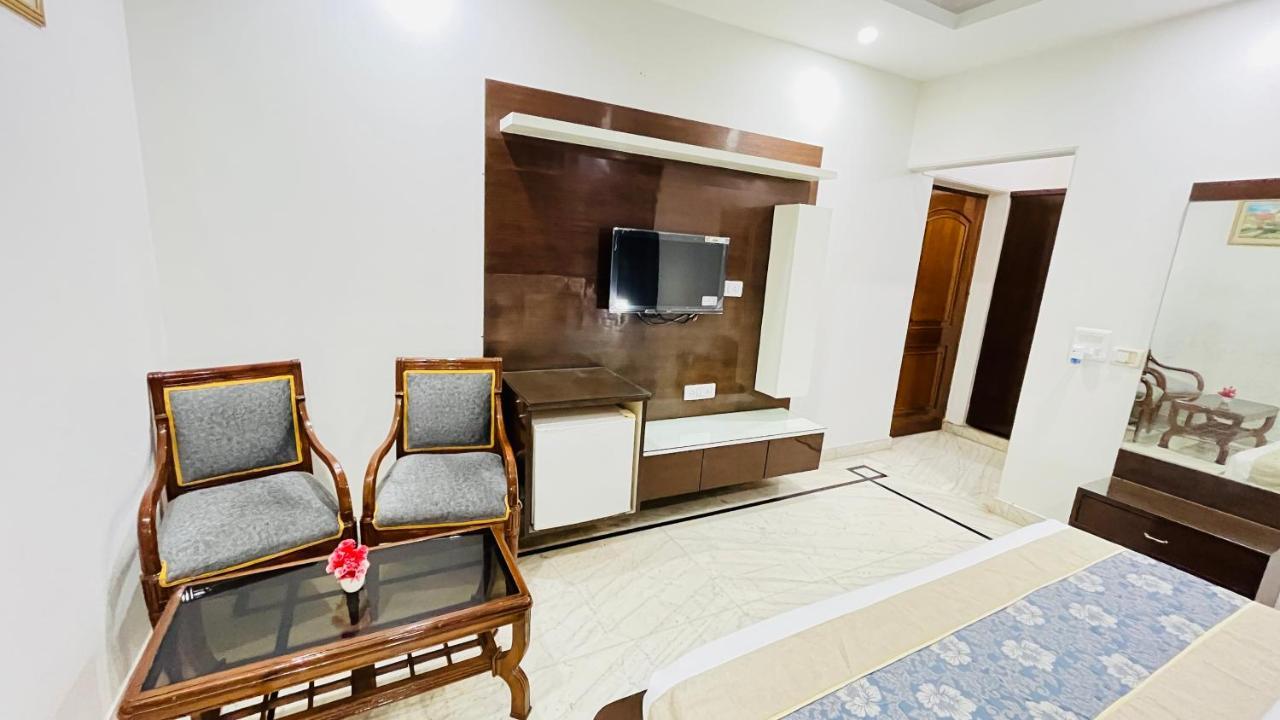Hotel Starline Sector 28 Gurgaon Esterno foto