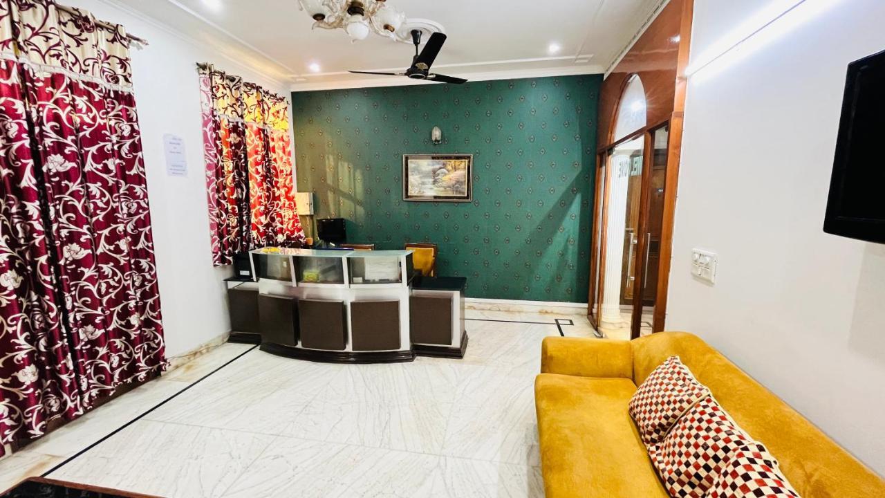 Hotel Starline Sector 28 Gurgaon Esterno foto