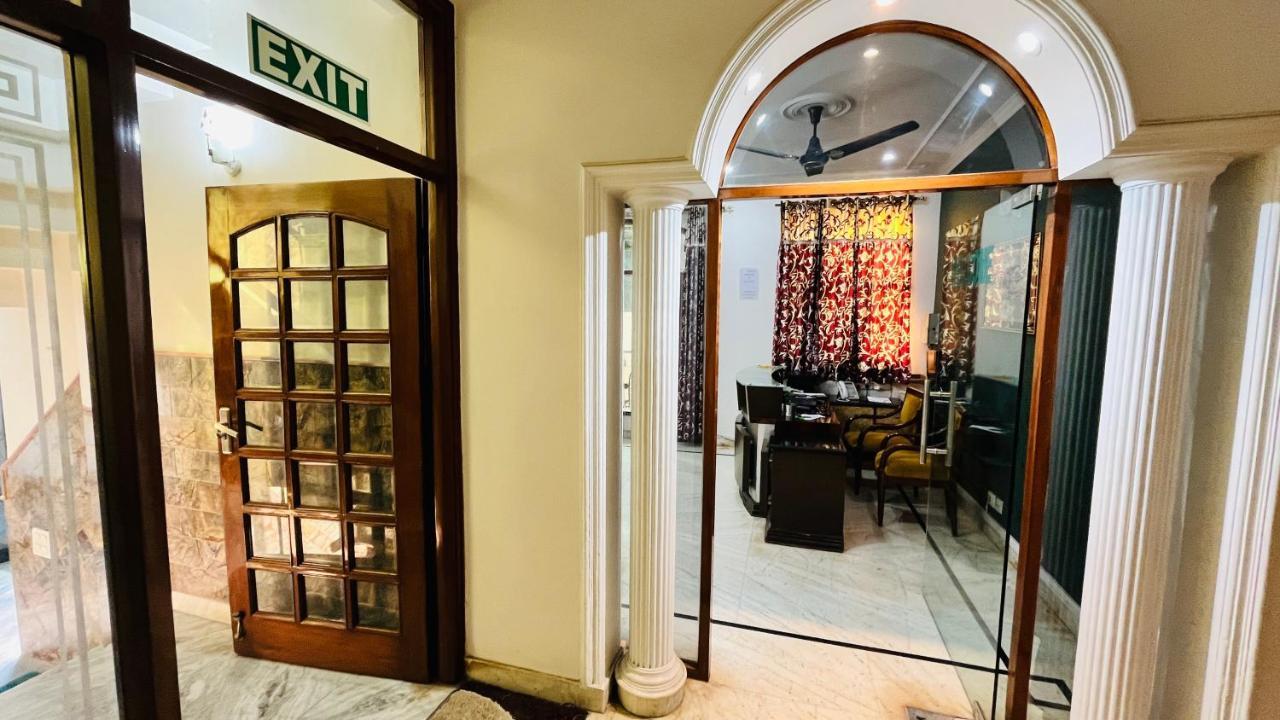 Hotel Starline Sector 28 Gurgaon Esterno foto