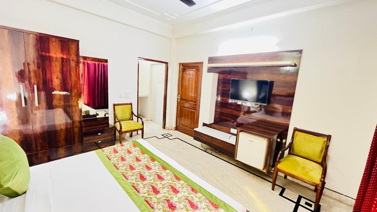 Hotel Starline Sector 28 Gurgaon Esterno foto